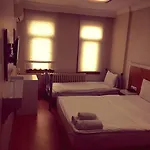 Hotel Es Hotel *