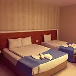 Hotel Es Hotel *